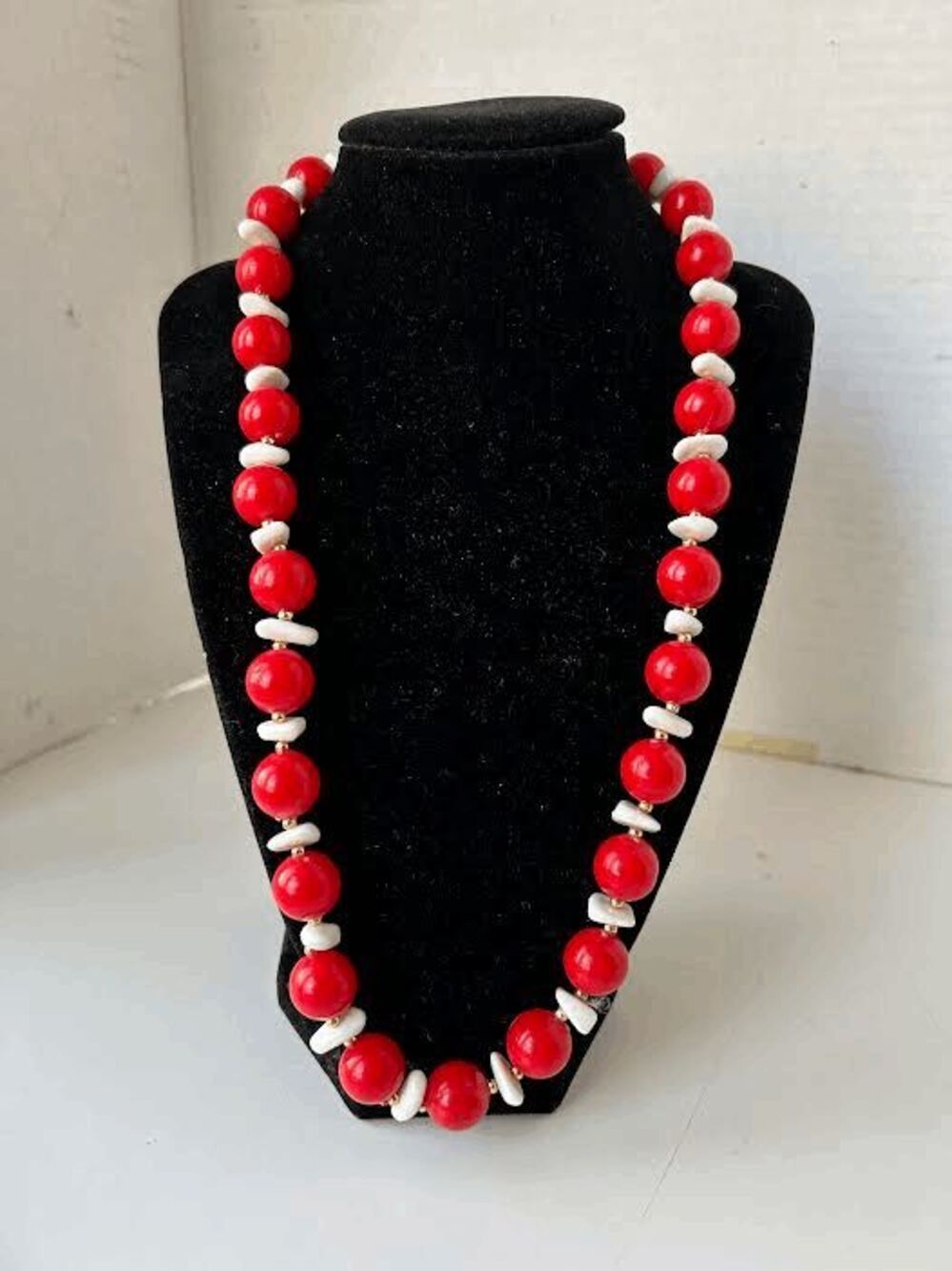 Vintage 50s Red & White Beaded Necklace